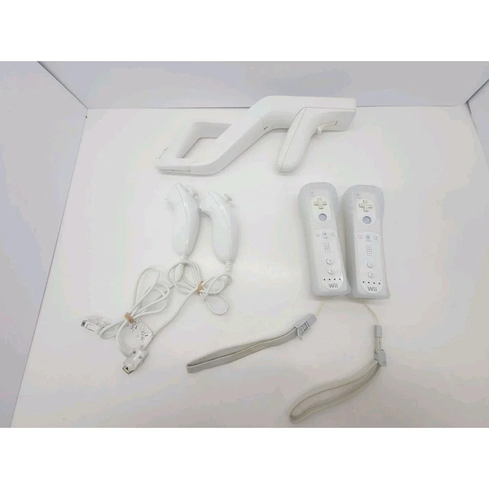 Nintendo Wii Controller 5 Piece Set: Controllers, Zapper, and Nunchuks